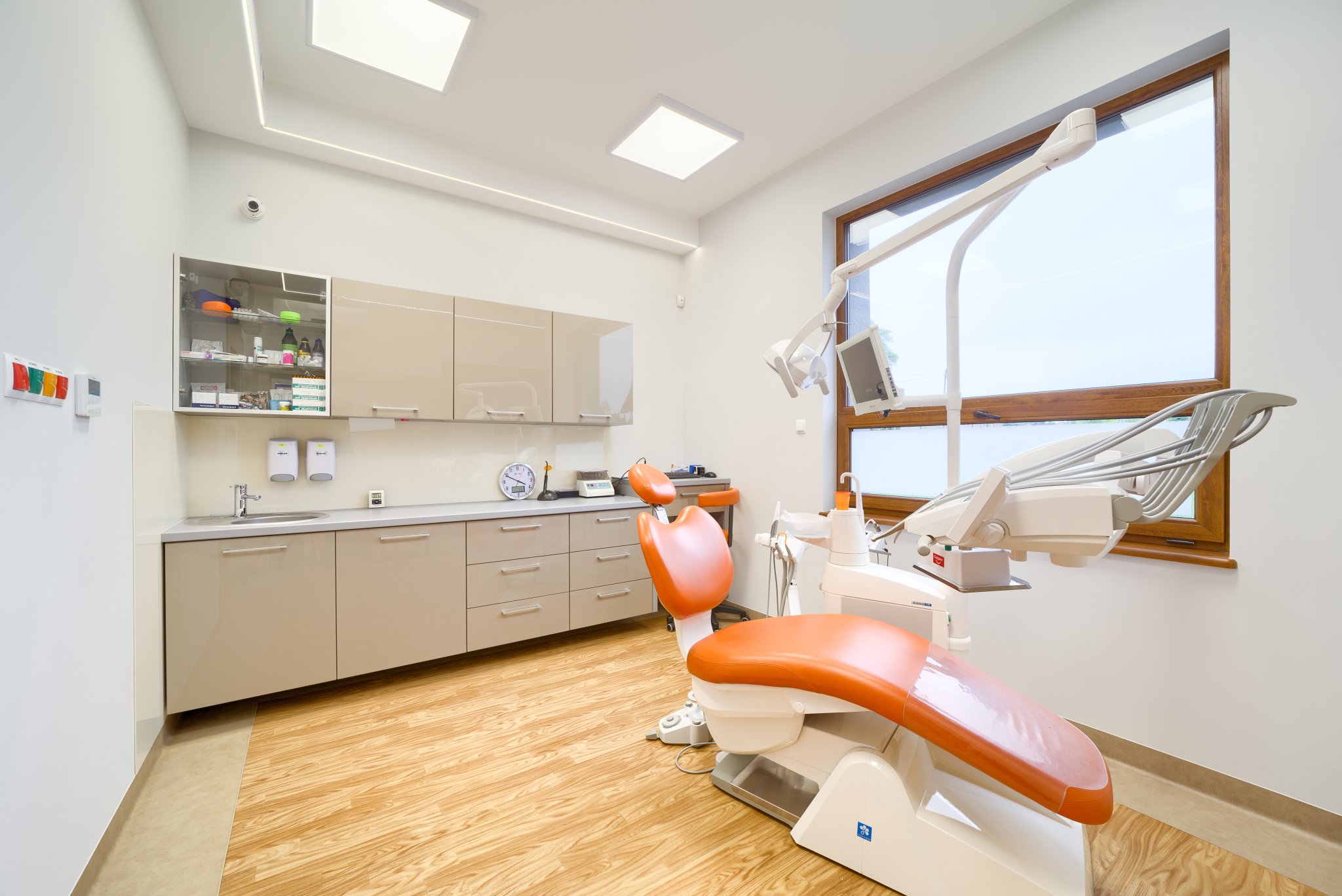 Fotografia architektury Wyry Gabinet Stomatologiczny gabinet stomatologiczny wyry, zdjecia gabinetow slask, piekne wnetrza, zdjecia wnetrz slask, fotograf wnetrz slask, Zdjecia architektury Bielsko, Fotografowanie wnetrz bielsko, fotografowanie nieruchomosci bielsko, zdjecia nieruchomosci slask, fotografia architektury slask, magiaobrazu, dobry fotograf bielsko, fotografia reklamowa bielsko, zdjecia reklamowe bielsko, zdjecia reklamowe slask, zdjecia mieszkan bielsko, fotografia reklamowa slask