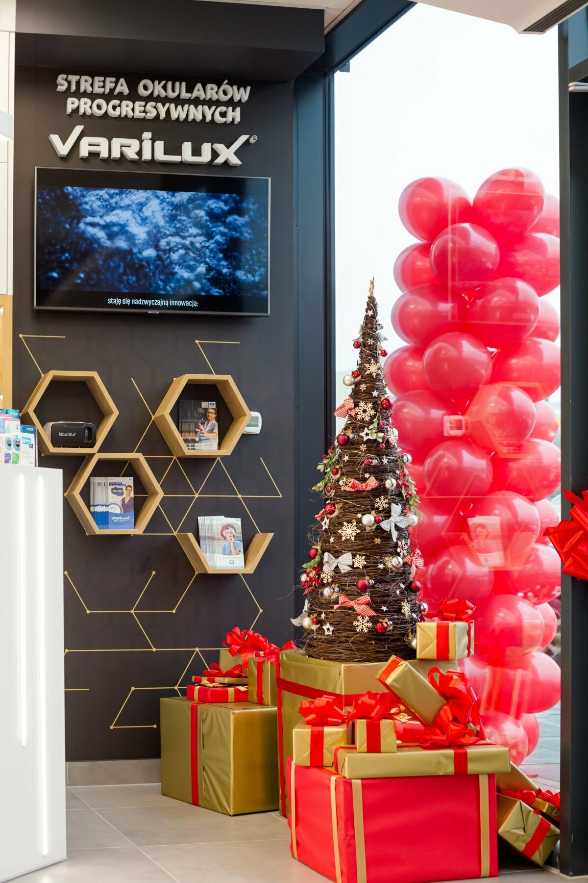 Optyk Katolina w Tychach reportaż z otwarcia salonu, Optyk Karolina Tychy, Optyk Karolina w Tychach, fotograf slask, zdjecia reklamowe slask, zdjecia reportazowe slask, fotografia reklamowa tychy, zdjecia reklamowe tychy, zdjecia reportazowe tychy, Magia Obrazu, Bieniek fotografia