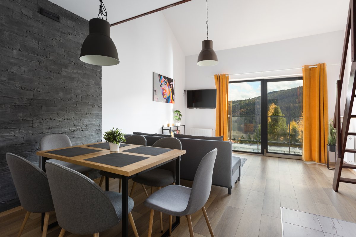 Sesja pięknych apartamentów Szczyrk. Wnętrza w otoczeniu górskiej zieleni