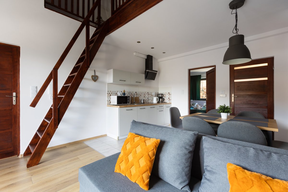 Sesja pięknych apartamentów Szczyrk. Wnętrza w otoczeniu górskiej zieleni