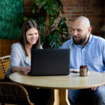 Lifestylowa sesja biznesowa w kawiarni - sesja wizerunkowa Bielsko, fotograf Magia Obrazu